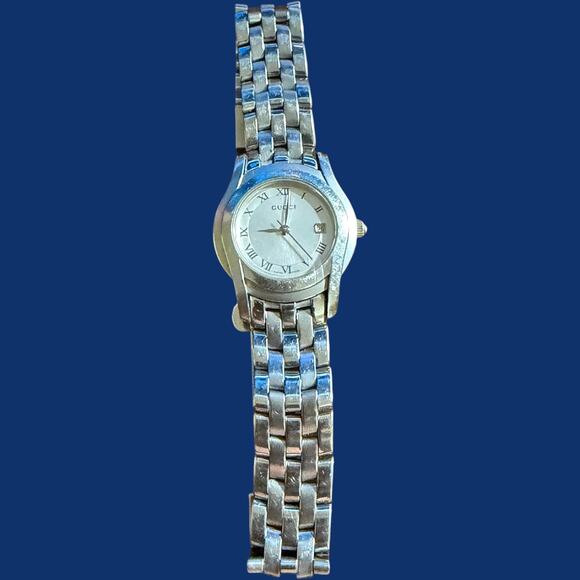 Gucci Women\'s Swiss Made Stainless Steel Silver-Tone Roman Numeral Date Quartz main image 5